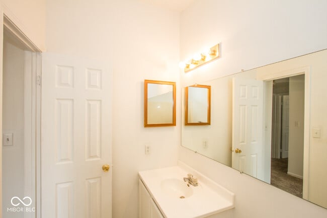 Building Photo - 1838 Keystone Lakes Dr