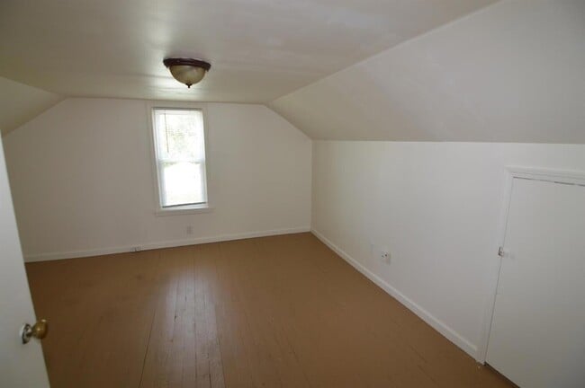 Building Photo - 1460 Greendale Rd