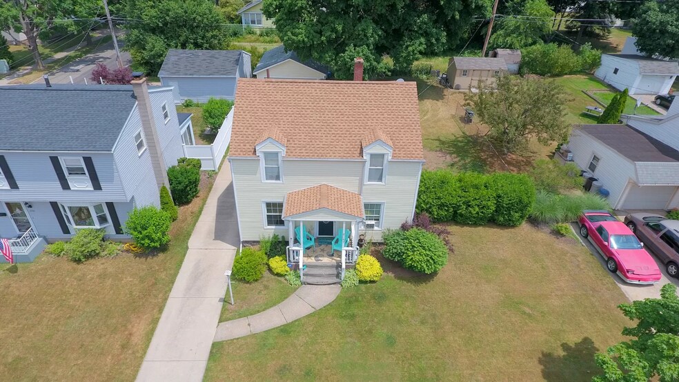 Building Photo - 2105 Eastlawn Pkwy