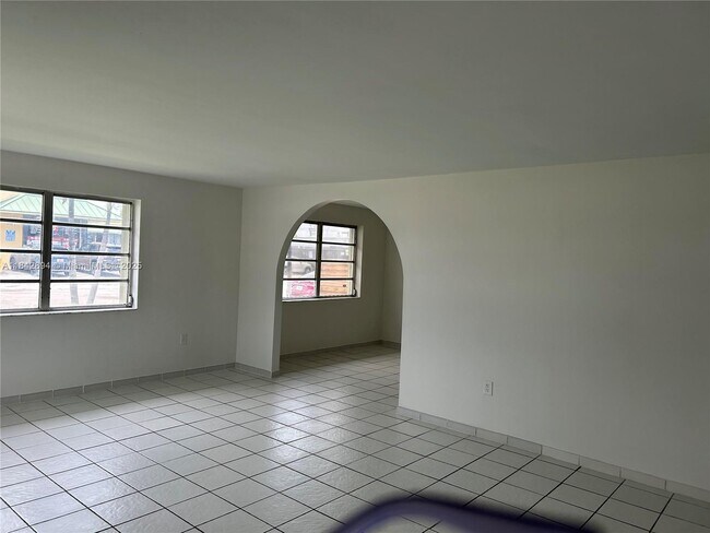 Building Photo - 955 SW 87th Ct
