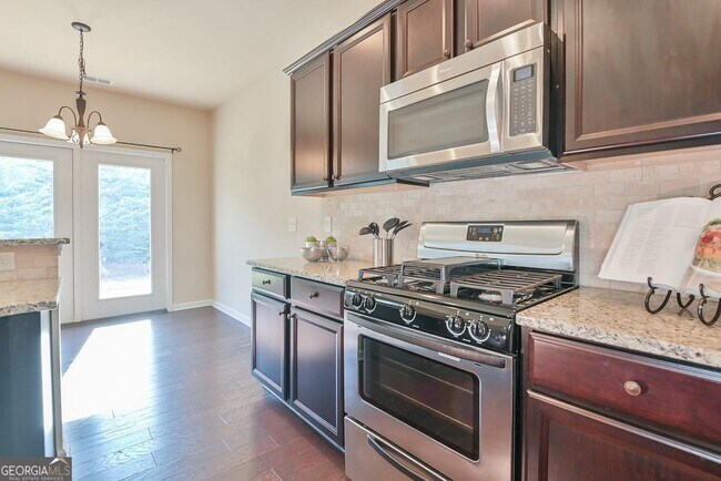 Building Photo - 4665 Woodbine Way