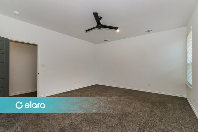 Building Photo - 2123 Hornbeam St