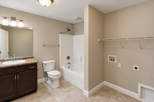 Building Photo - 1566 Lake Villa Cir