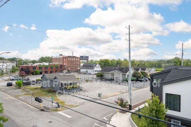 Building Photo - 3111 St Elmo Ave