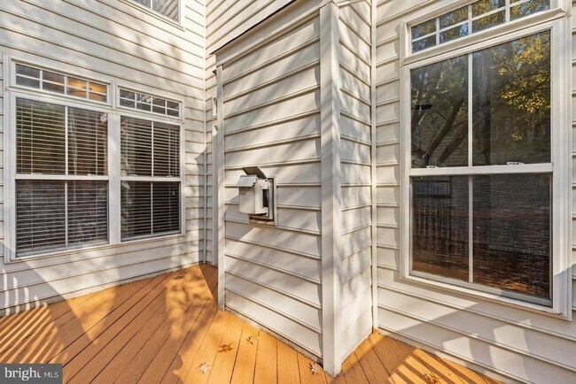 Building Photo - 5256 Bessley Pl