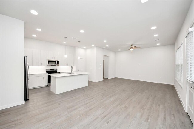 Building Photo - 22019 Ferguson Mdw Ln