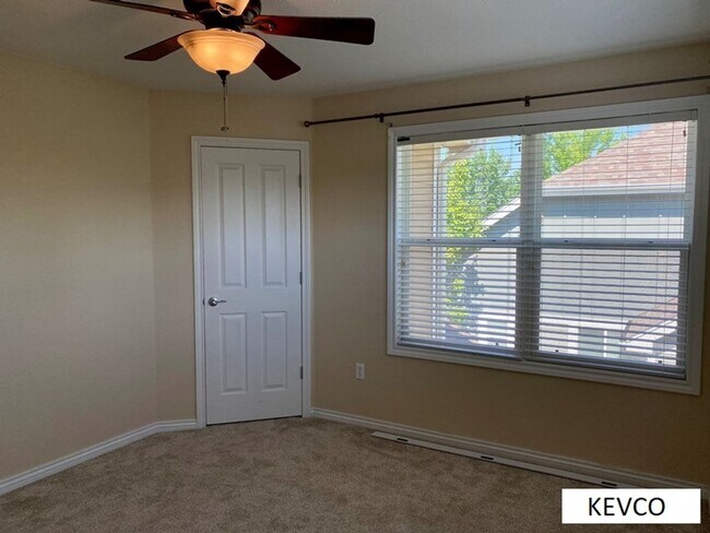 Building Photo - Amazing Three Bedroom Home With Office Space