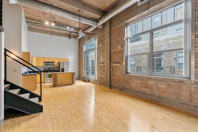 Building Photo - 521 S 7th St