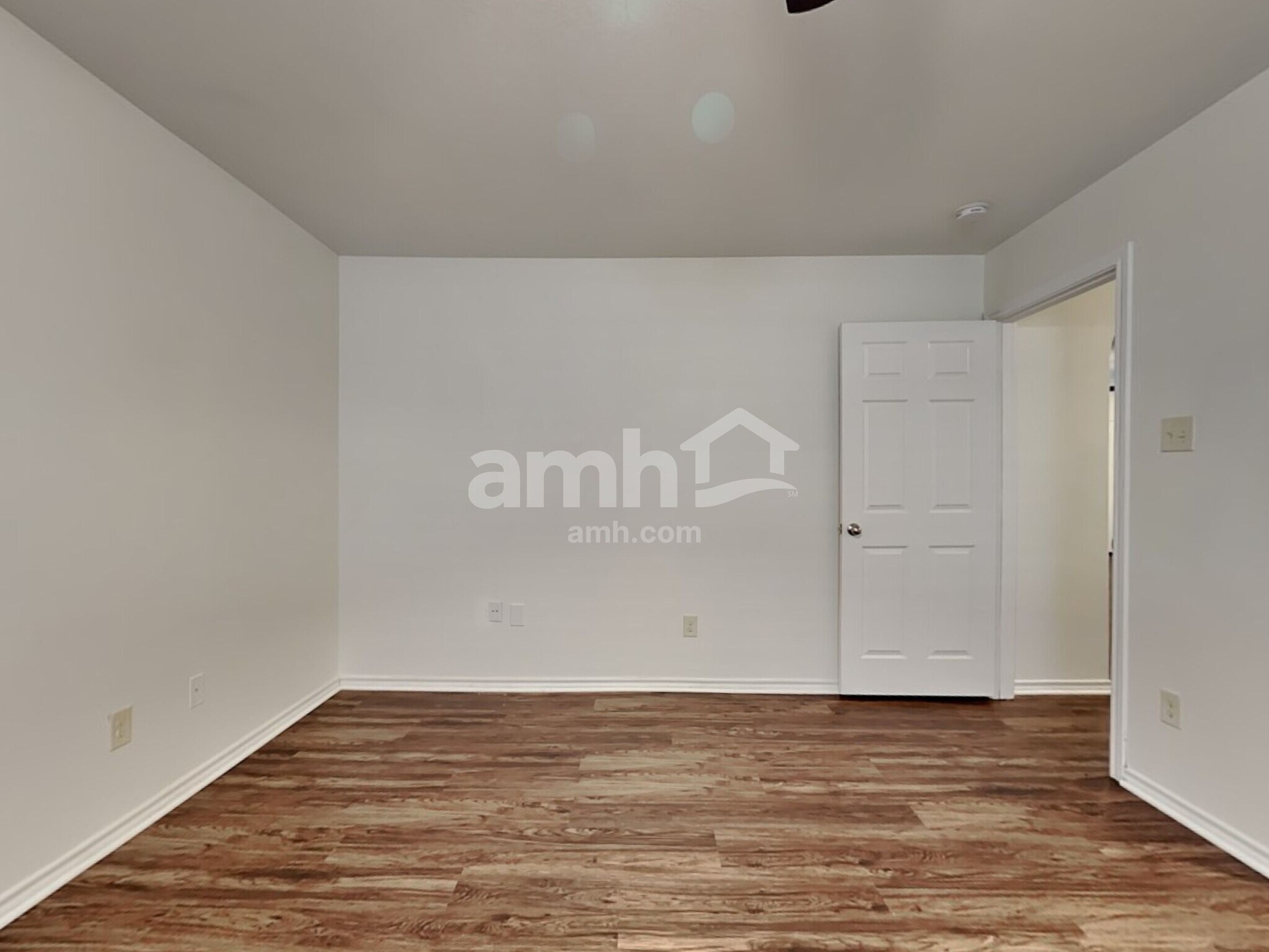 Building Photo - 1922 Cross Oaks Dr