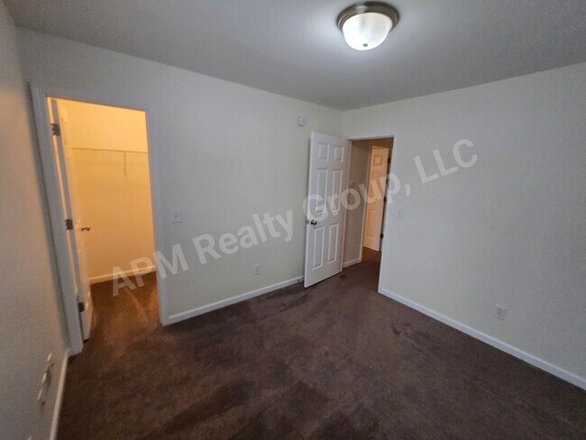 Building Photo - 212 Jasmine Pl Dr