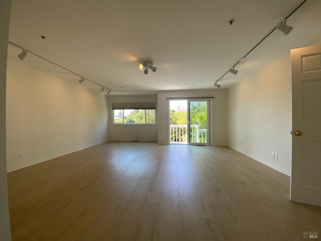 Building Photo - 67 Via Los Altos