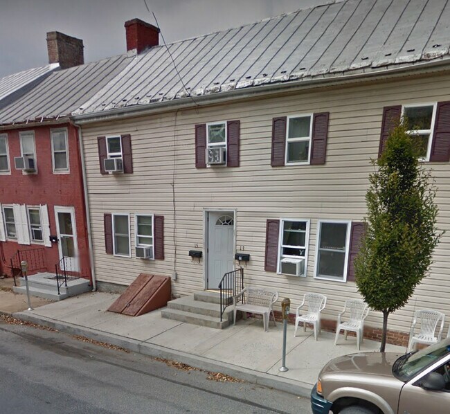 Primary Photo - 15-15 W Main St