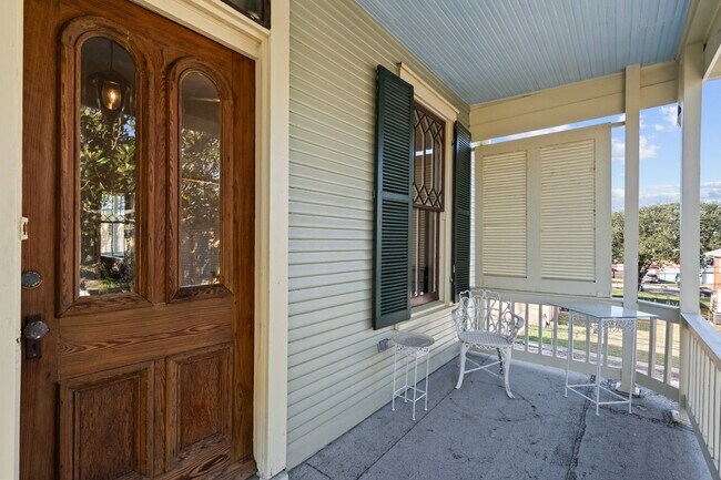 Building Photo - 611 Church St