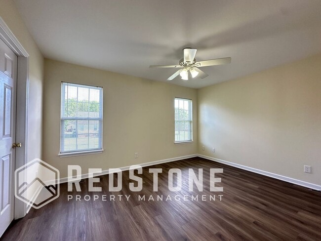 Building Photo - 812 Jennings Berry Dr