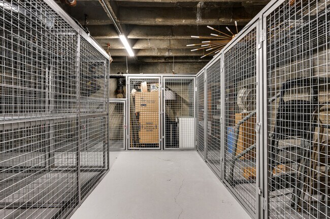 Building Photo - 227 E Walton Pl