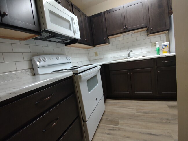 Building Photo - 420 Wheatley St