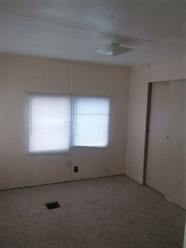 Building Photo - 1505 Goodyear Ave