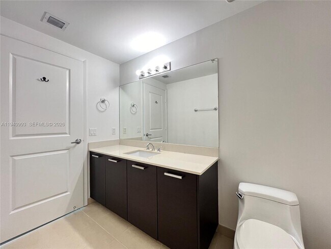 Building Photo - 333 NE 24th St