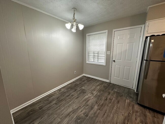 Building Photo - 1015 Cedar Ave