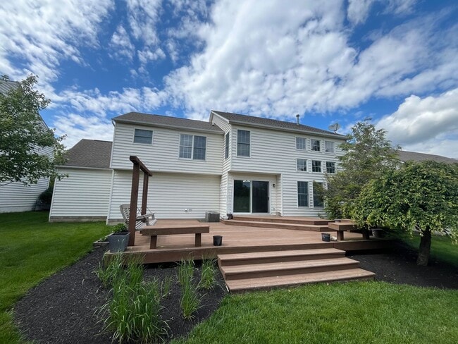 Building Photo - Beautiful Home in Scioto Reserve!