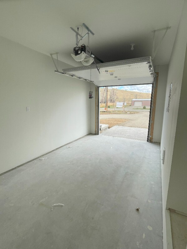 Building Photo - 502 E 2nd Ave