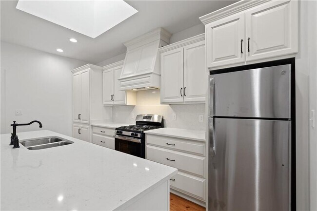 Building Photo - 362 Dauphin St