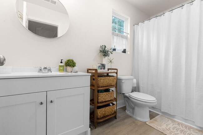 Building Photo - 2042 Delaware Ave