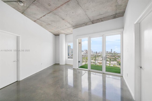 Building Photo - 10 SW South River Dr