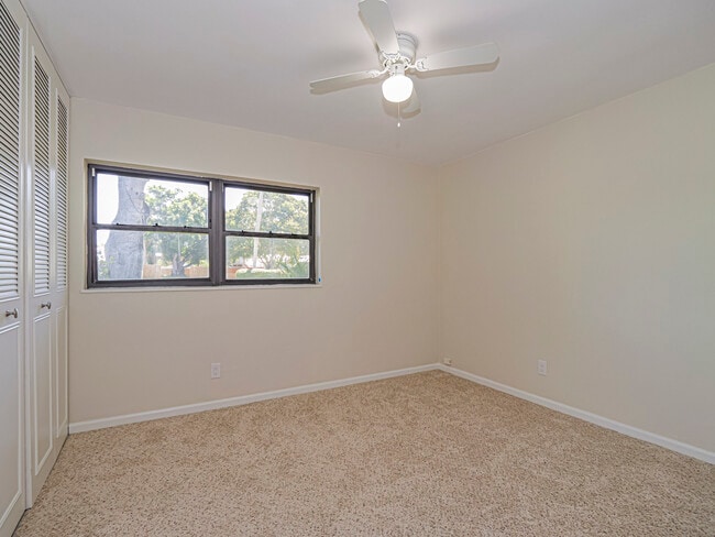 Building Photo - 855 28th Ave