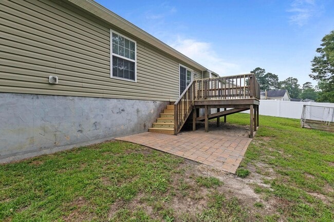 Building Photo - Ranch home with Fenced yard