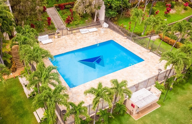 Building Photo - Makaha Valley Towers Studio