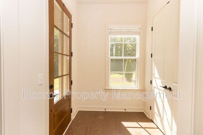 Building Photo - 6908 Roberta Ln