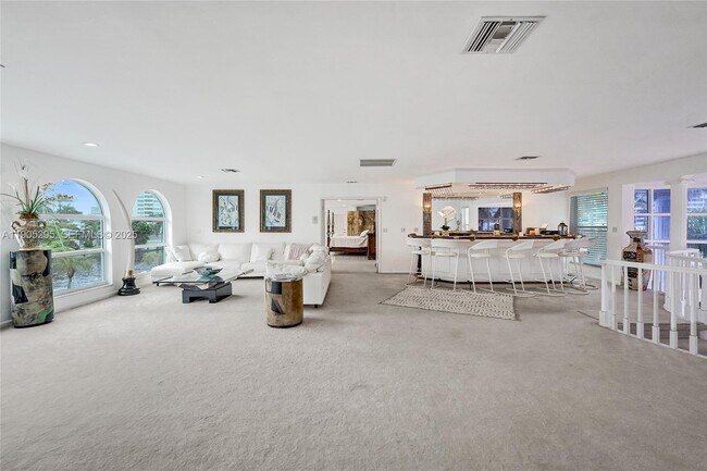 Building Photo - 2889 NE 35th St