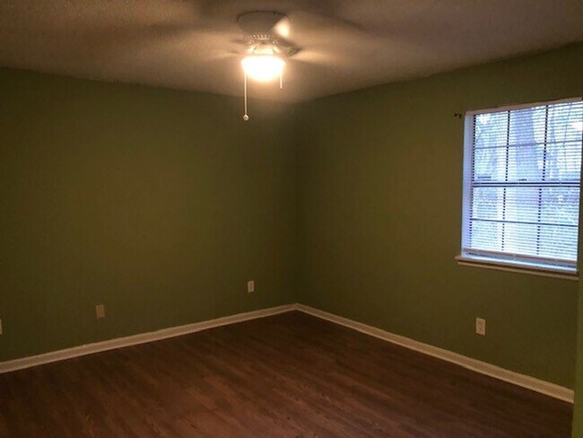 Building Photo - 3265 Sarah Lou Dr