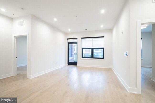 Building Photo - 701 Swann Ave