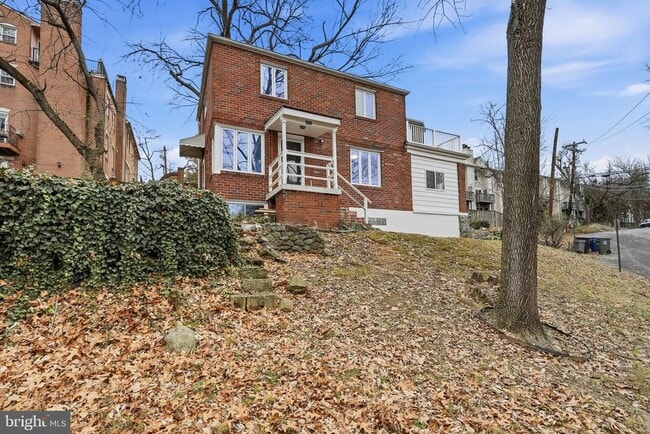 Building Photo - 2030 N Quinn St