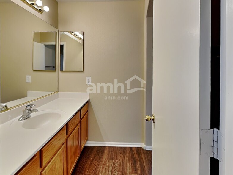 Building Photo - 8711 S 50th Ln