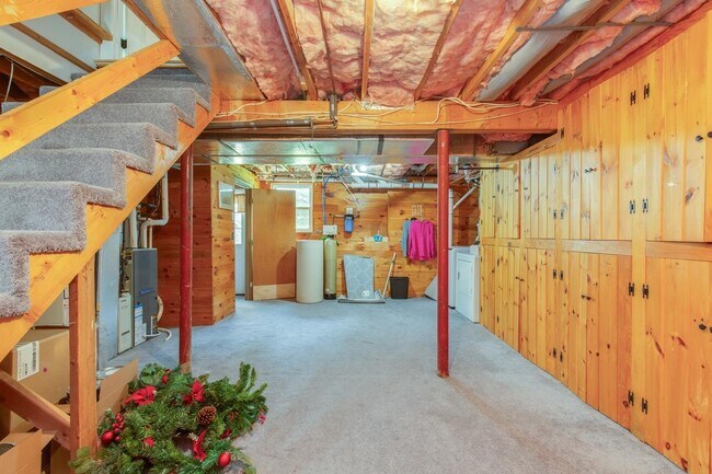 Building Photo - 246 Winding Pond Rd
