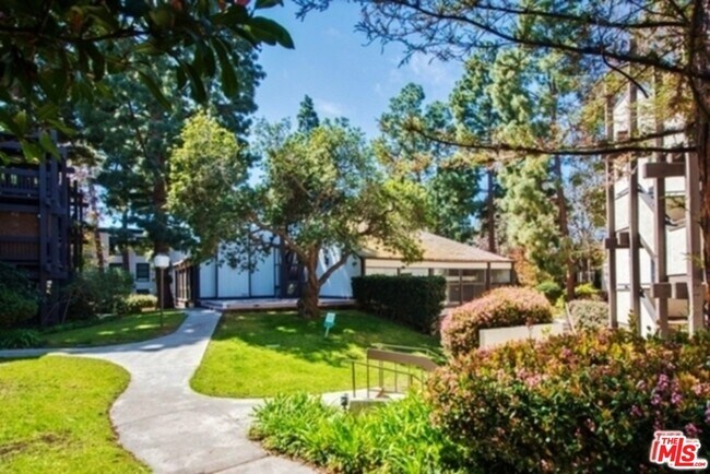 Building Photo - 7765 W 91st St