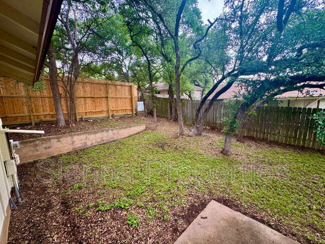 Building Photo - 2708 Charlesworth Dr