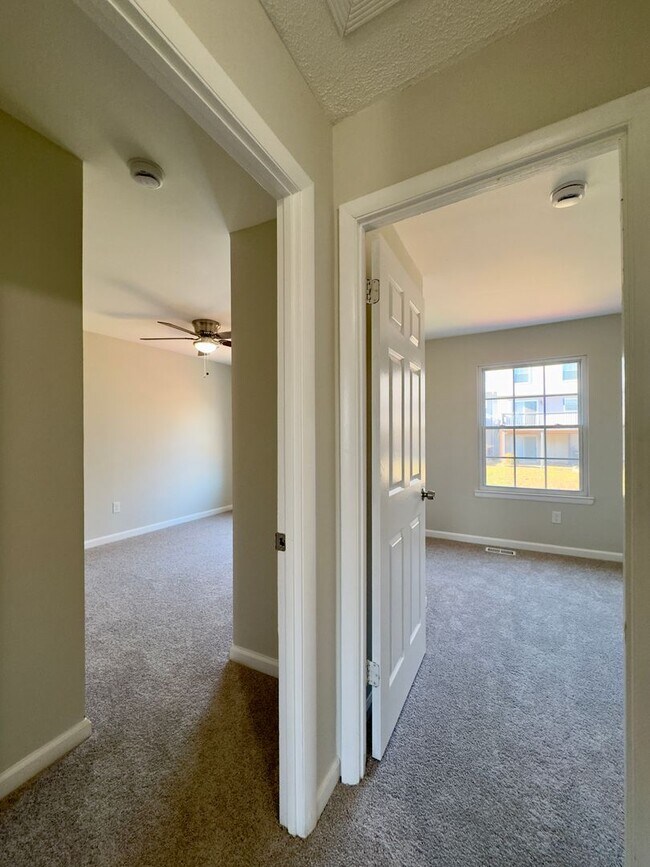 Building Photo - Charming 3 Bedroom/2.5 Bathroom in Parkville, MD!