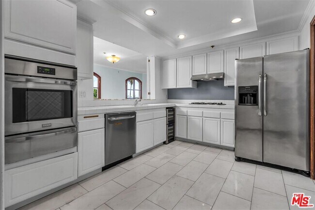 Building Photo - 9233 Burton Way