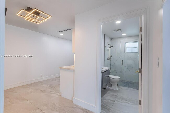 Building Photo - 233 W 39th Pl