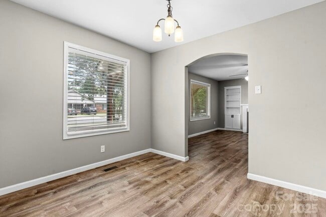 Building Photo - 1062 5th St NE