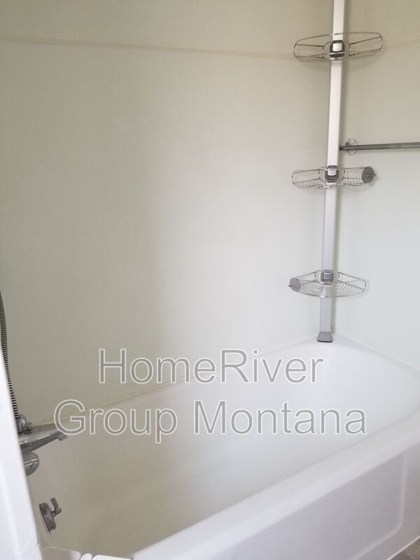 Building Photo - 334 W Alder St