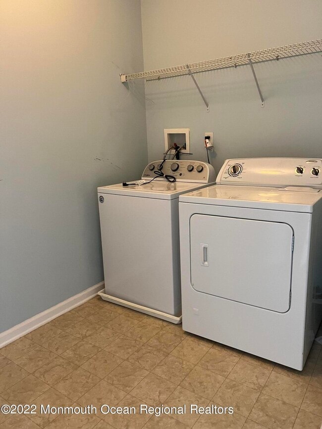 Building Photo - 631 Sloan Ct