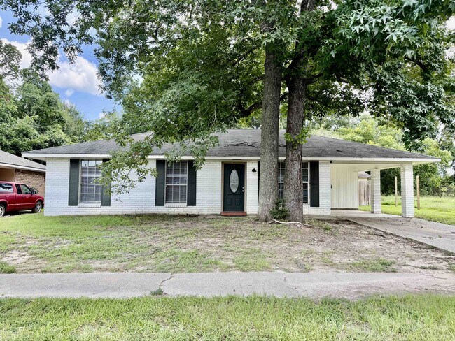Building Photo - 2056 Vickers Dr