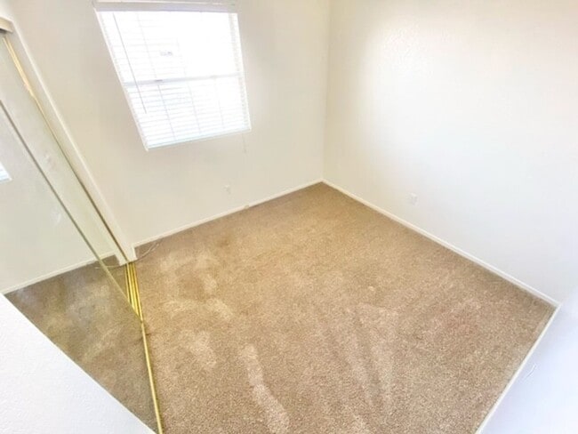 Building Photo - SPECTACULAR 2 STORY HOME 3 BEDROOM 2.5 BAT...