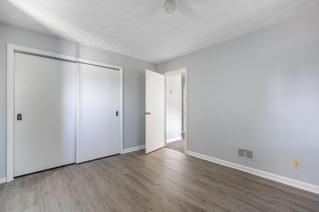 Building Photo - Beautiful Duplex