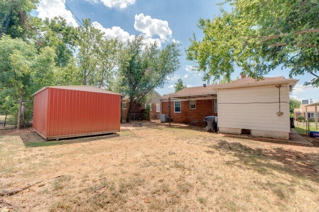 Building Photo - 5228 N Hudson Ave